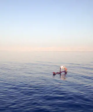 Schwebe im Toten Meer